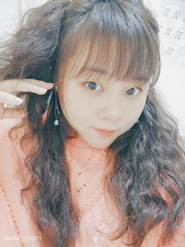 艾薇儿的第一张照片--湖北红颜知己交友网